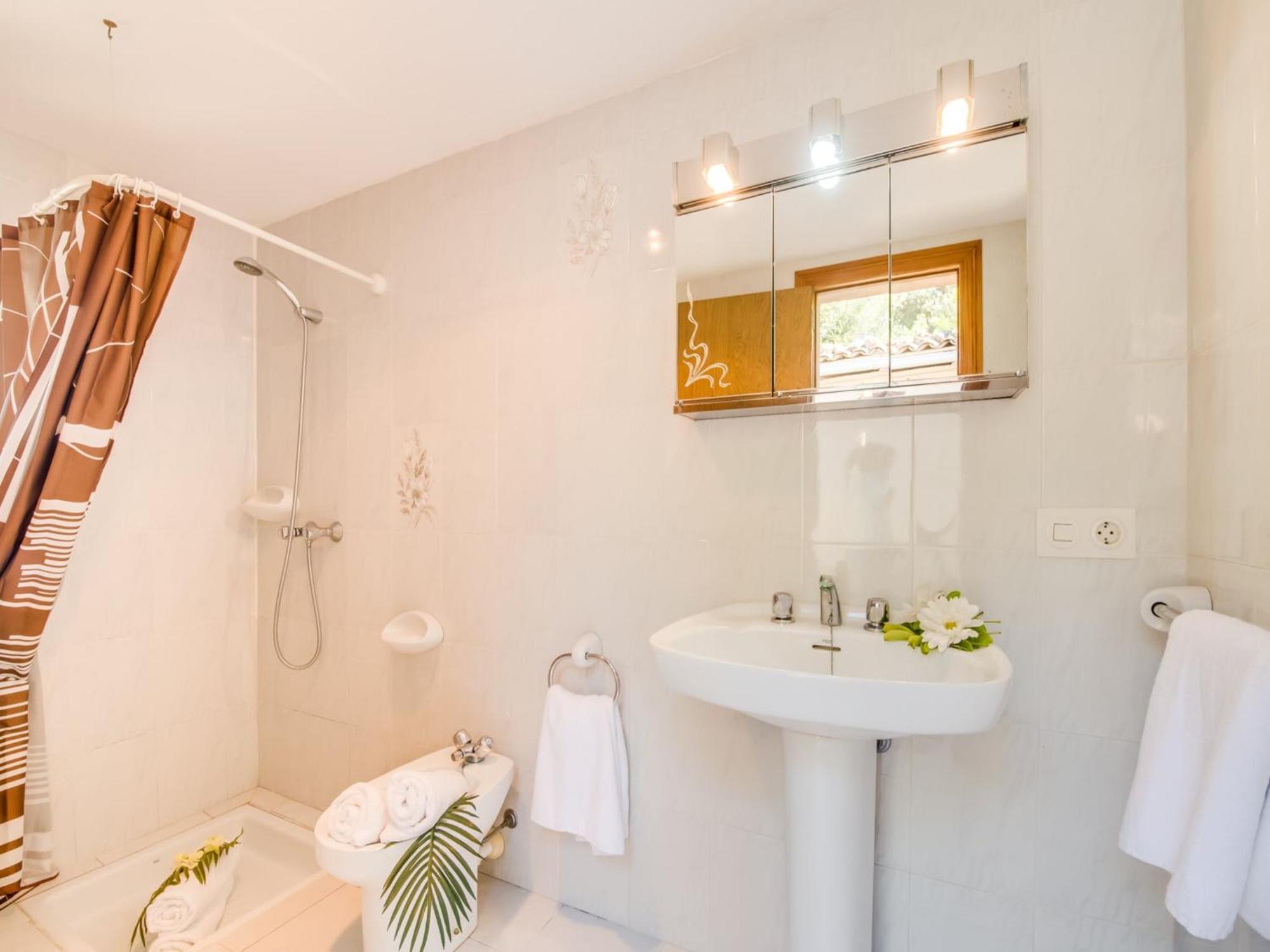 8 Guests In Sencelles